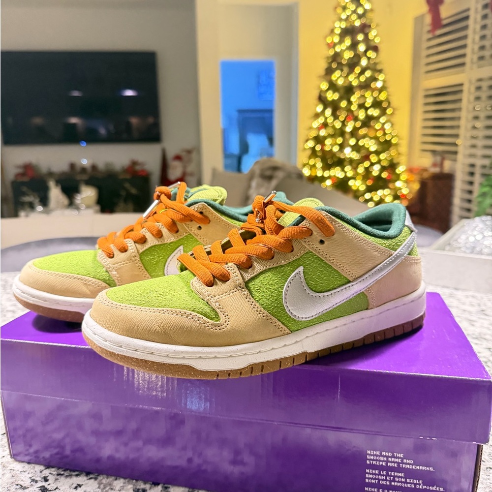 Nike SB Dunk Low Pro "Escargot" shoe in the Sesame/Pear colorway. - Picture 2 of 5